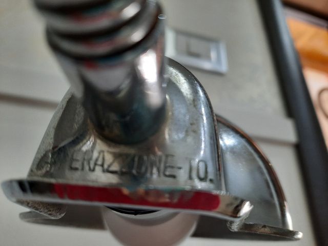 Lampada da tavolo Perazzone