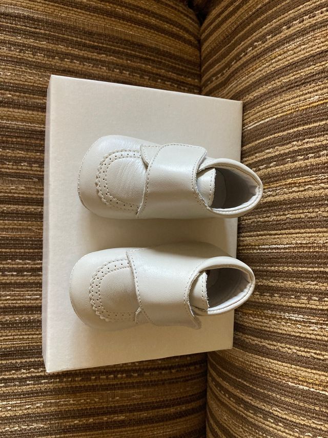 Botita bebé número 17 blanco roto