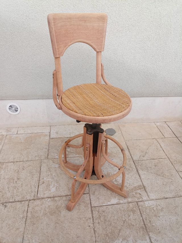 Silla antigua telefónica madera