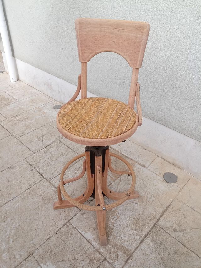 Silla antigua telefónica madera