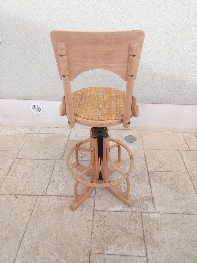 Silla antigua telefónica madera