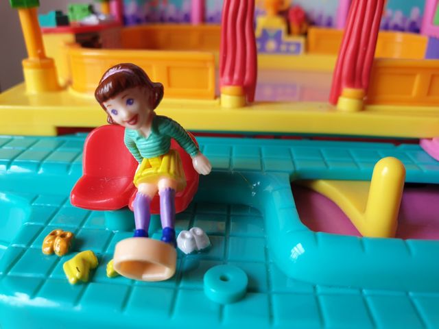 Polly Pocket Ice Skating 1998 Bluebird