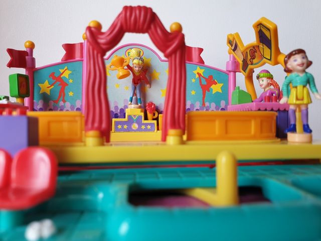 Polly Pocket Ice Skating 1998 Bluebird