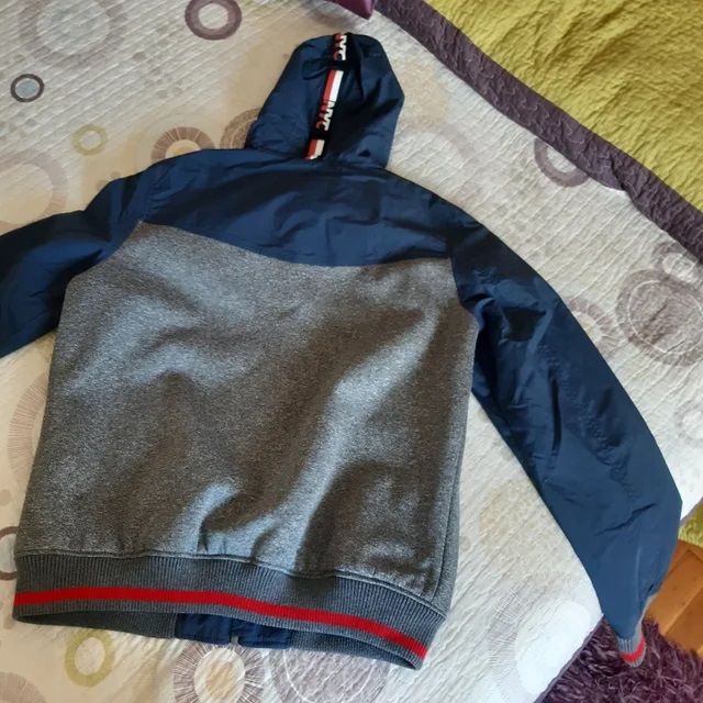 Chaqueta azul marino y gris C&A talla 176 cms.