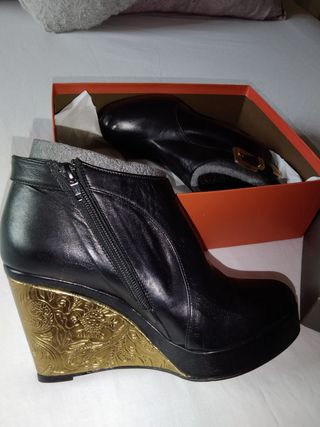 botines de piel marca Rebeca Sanver nuevo N°40