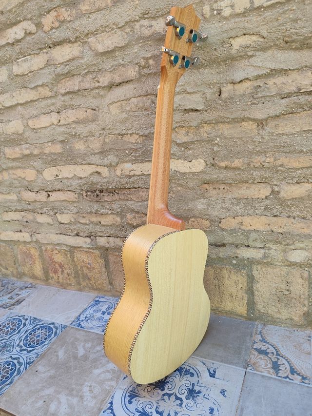 Ukelele tenor 