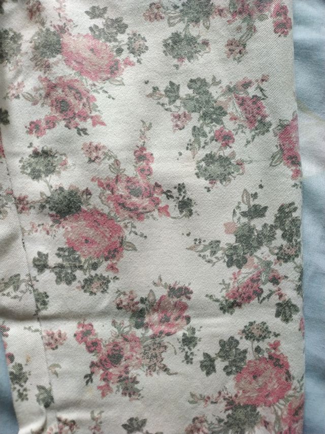 Pantalón vaquero de flores 