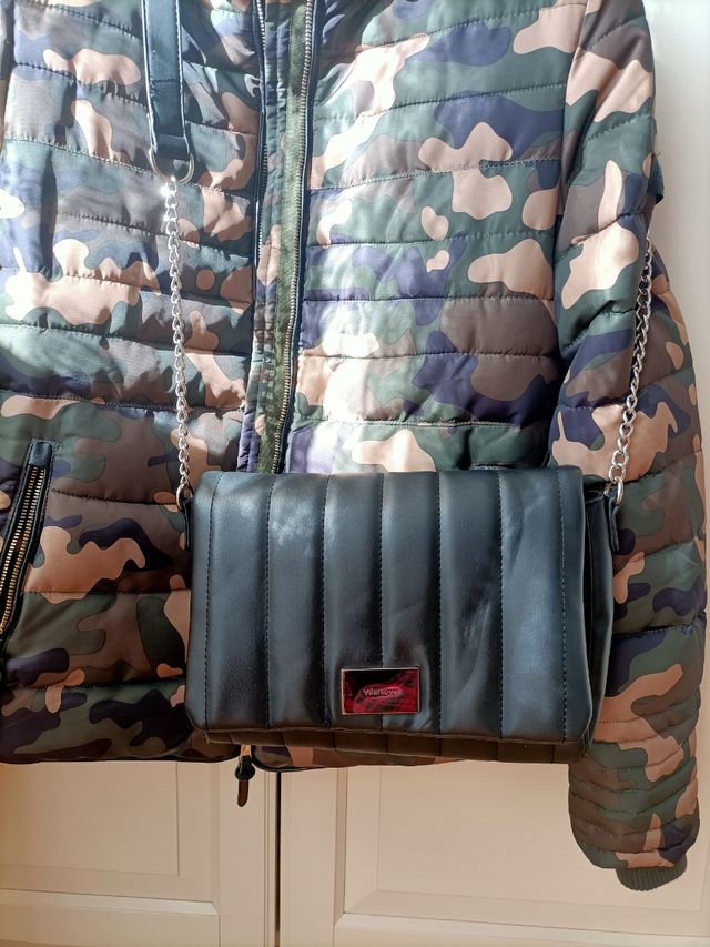 borsa tracolla con catena modello imbottito