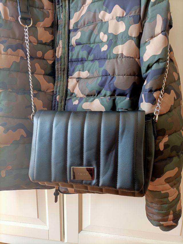 borsa tracolla con catena modello imbottito