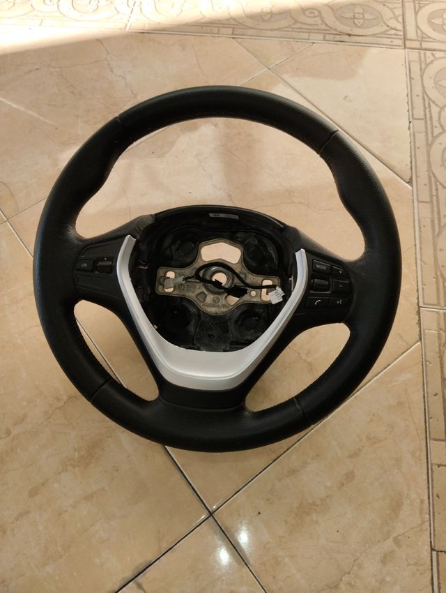 volate BMW 114 año 2015