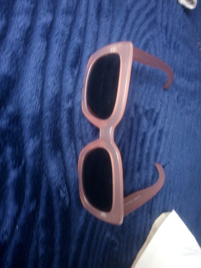 GAFAS ROSAS PULL AND BEAR