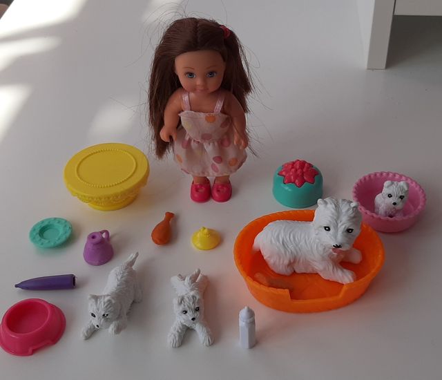 Muñeca cuidadora de perros