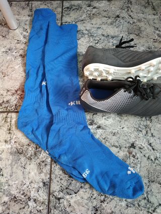 Botas de fútbol + calcetines