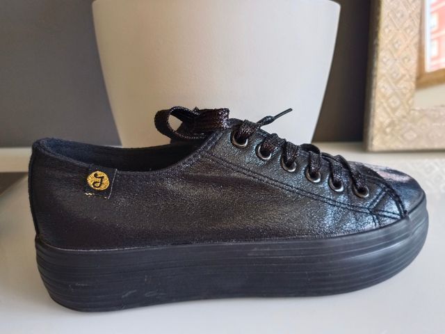 Playeras plataforma Negras