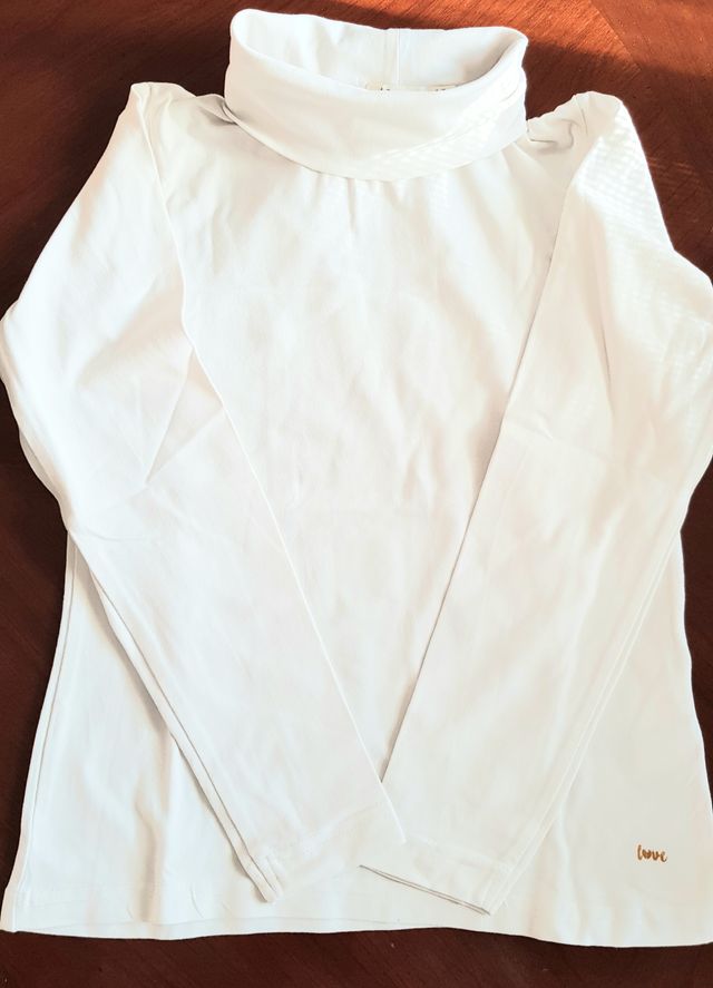 Camiseta de cuello alto. T. 6-7