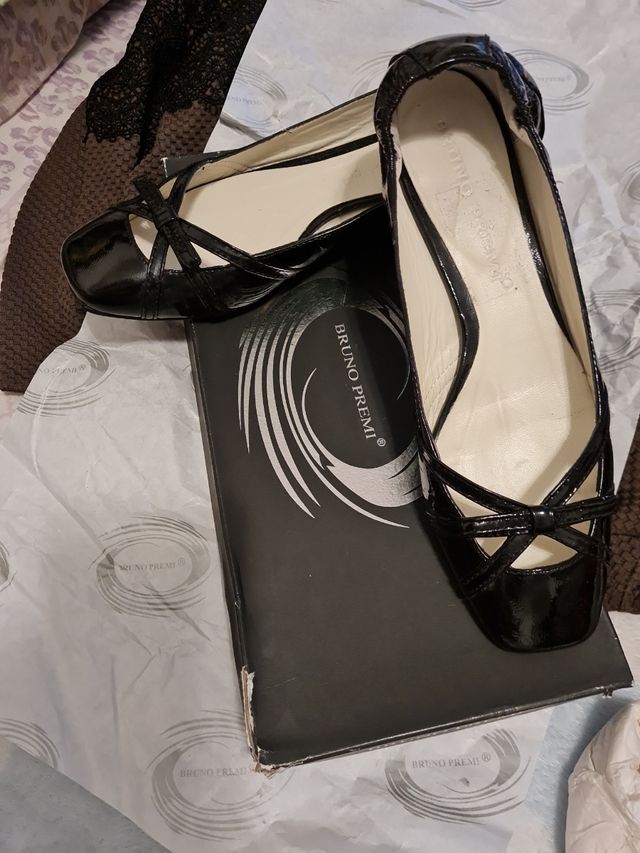 ZAPATO CHAROL / PLATA N°36   *BRUNO PREMI*