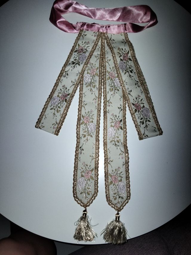 Lazada de traje de fallera