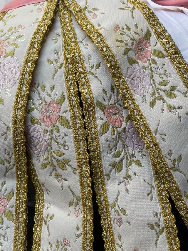 Lazada de traje de fallera