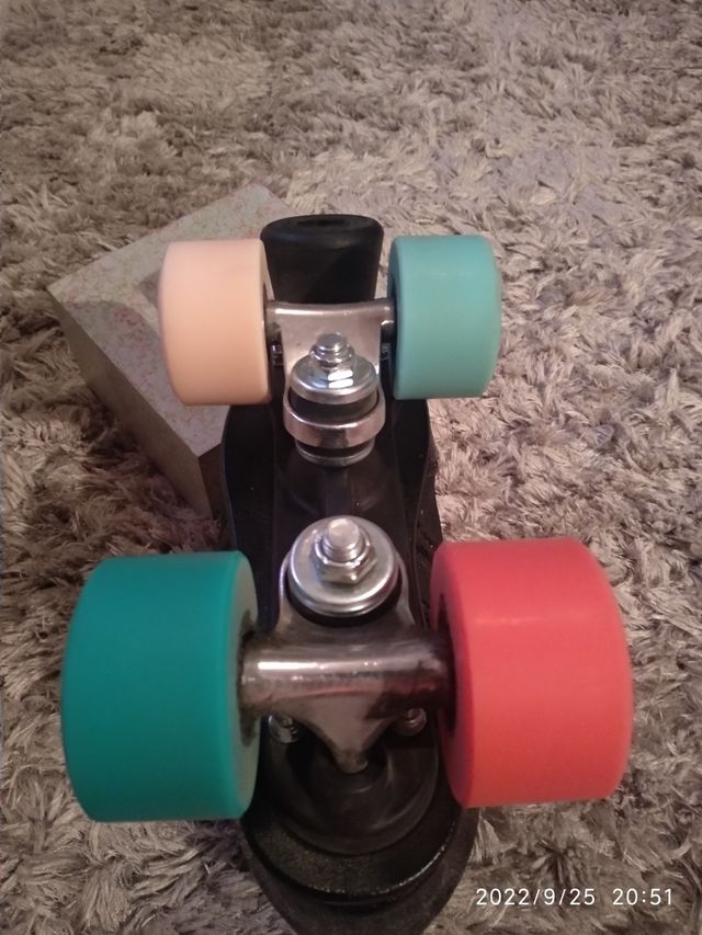PATINES CUATRO RUEDAS NUEVAS