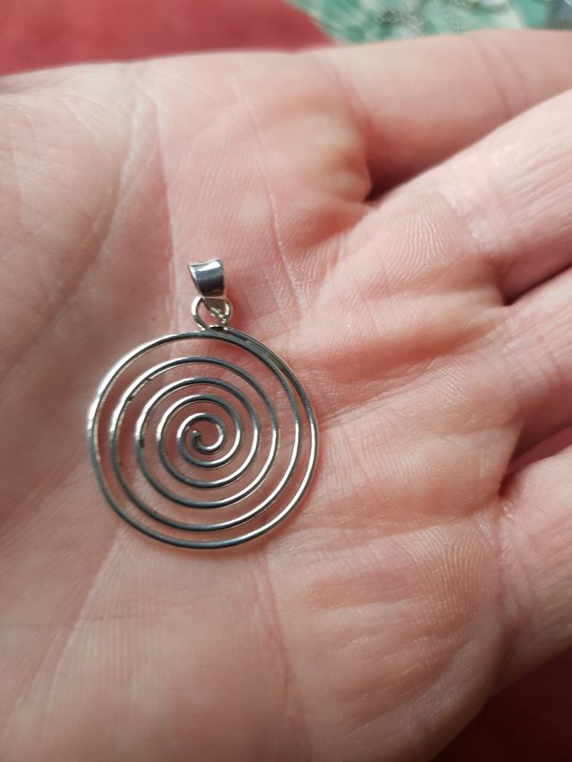 Antiguo colgante artesano plata ,espiral,elegante