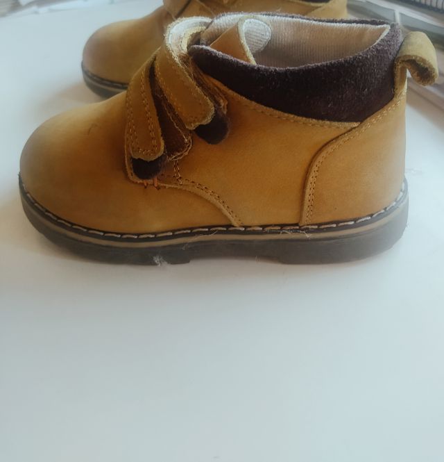 SE VENDE BOTAS DE PIEL NIÑO