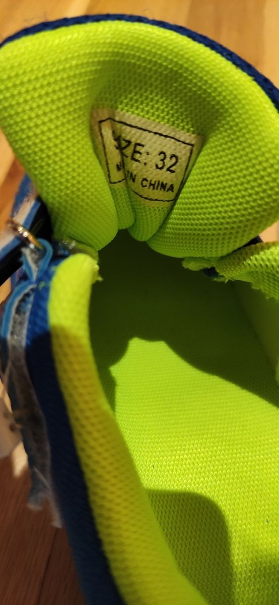 Zapatillas con ruedas y luces