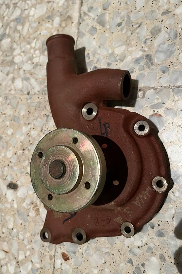 Bomba agua nueva land rover santana 4 cilindros