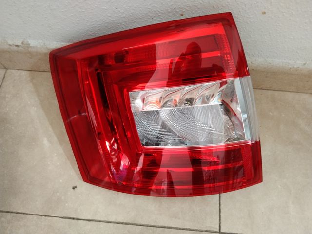 piloto trasero izquierdo