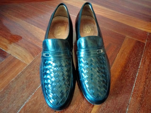 Zapato negro talla 40 con alza interior