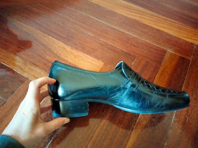 Zapato negro talla 40 con alza interior