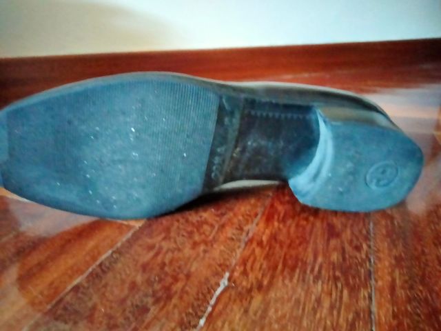 Zapato negro talla 40 con alza interior