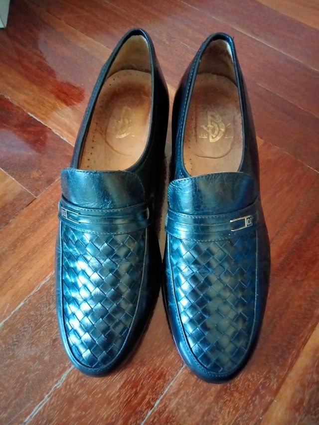 Zapato negro talla 40 con alza interior