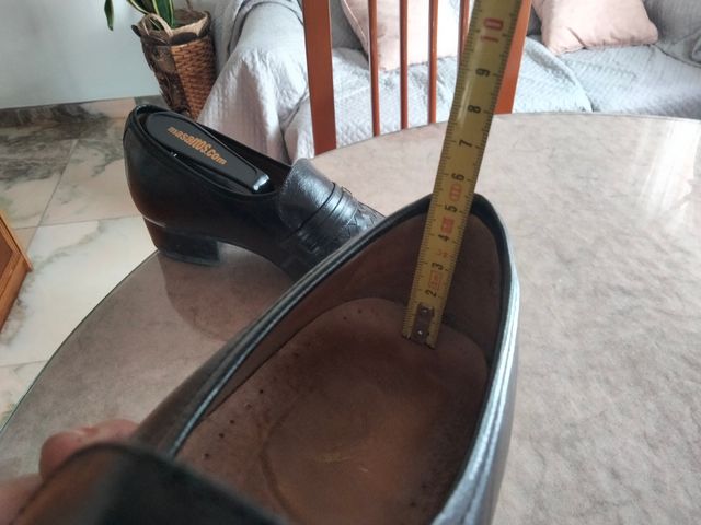 Zapato negro talla 40 con alza interior