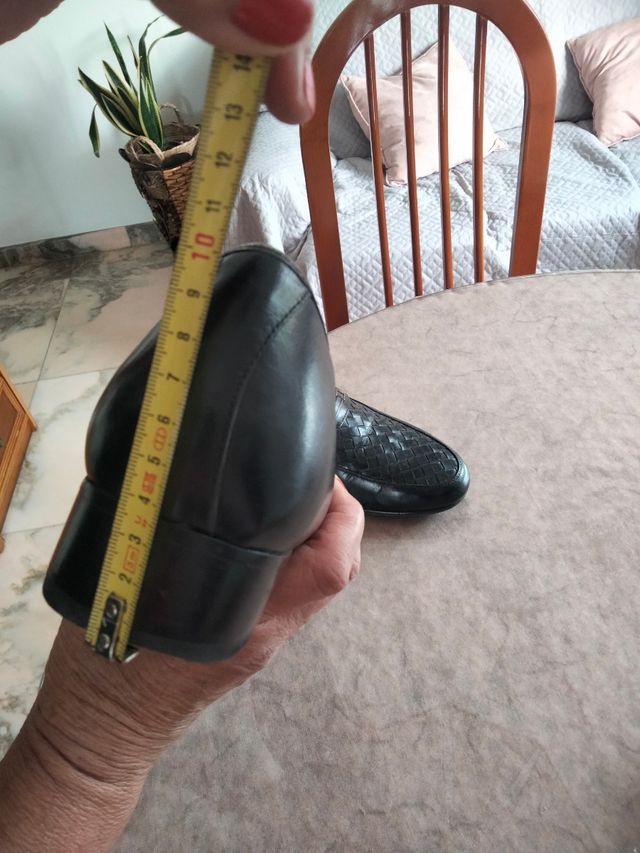 Zapato negro talla 40 con alza interior