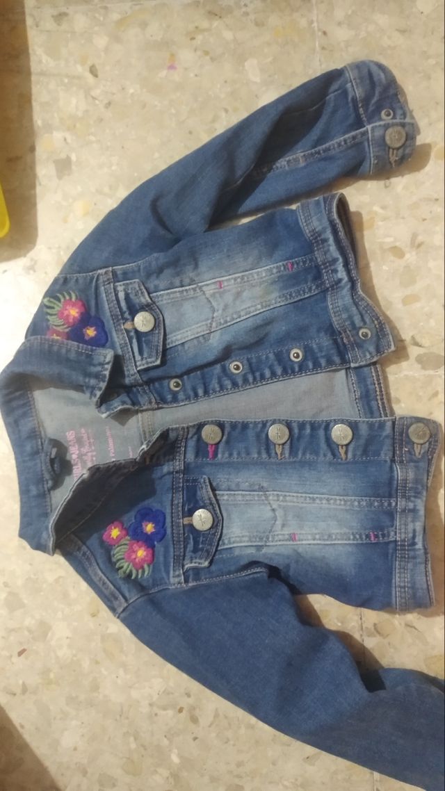 cazadora vaquera bebé. 2 años. C&A