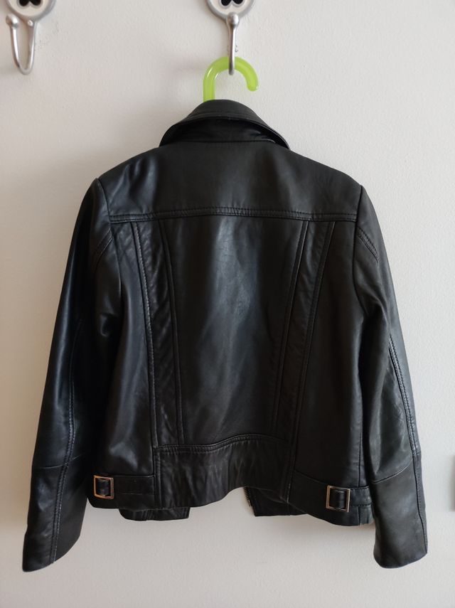 Cazadora de piel negra