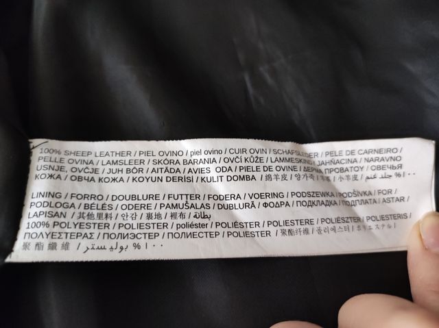 Cazadora de piel negra