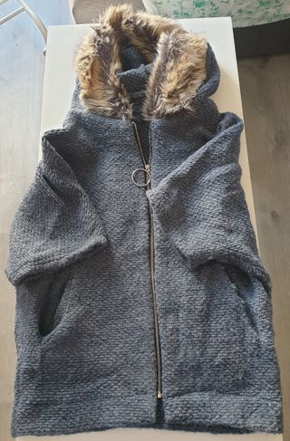 chaqueta con manga corta y capucha talla M-L