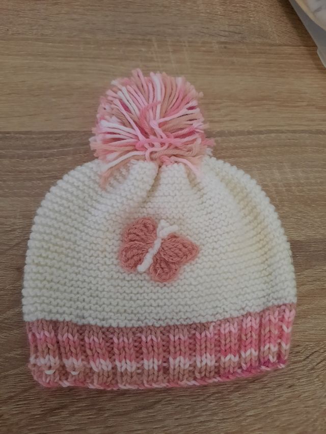 dos gorros nuevos recién nacidos hechos a mano