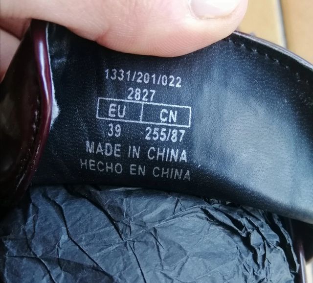 Mocasines burdeos ZARA.