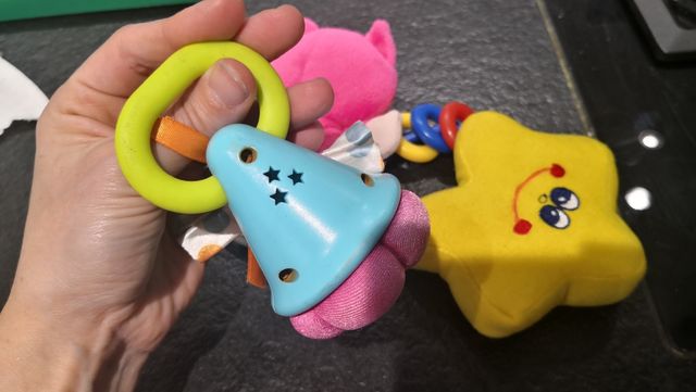 Lote de 6 art. (3 sonajeros y 3 muñecos)