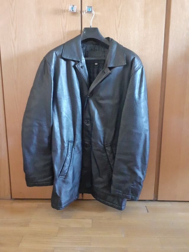 Chaqueta de piel negra