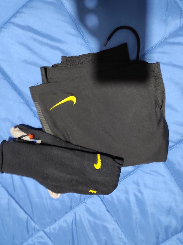 Pantalón entrenamiento y medias F.C.B