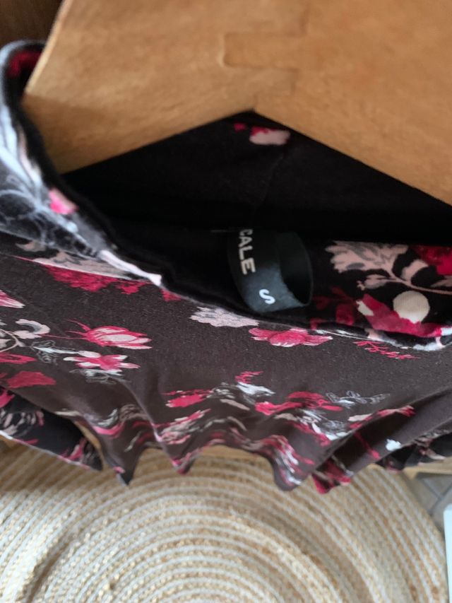 Lupetto nero con fiori