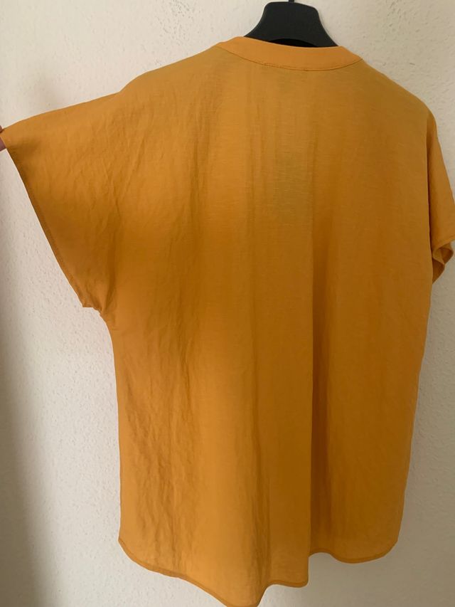 Blusa mostaza manga corta Cortefiel Nueva.