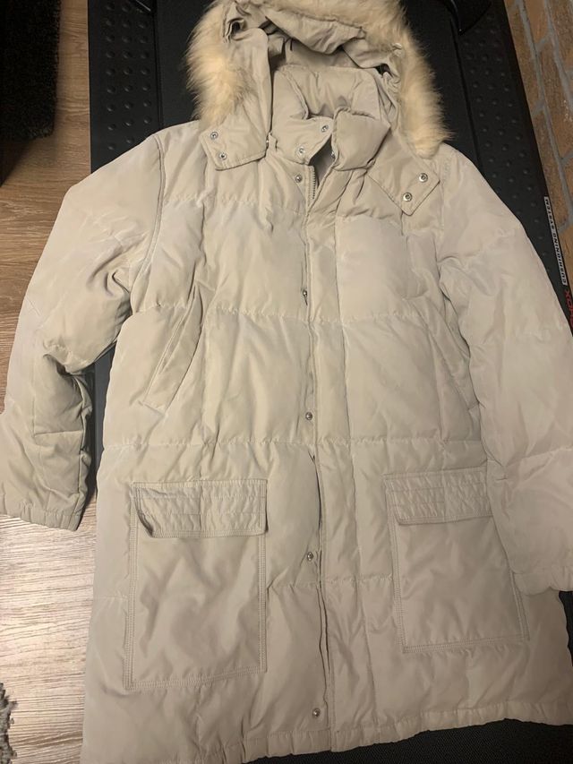 Piumino con pelo e cappuccio