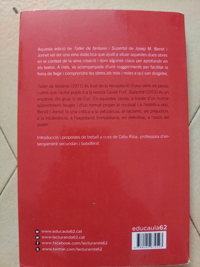 Parell de Llibres escolars