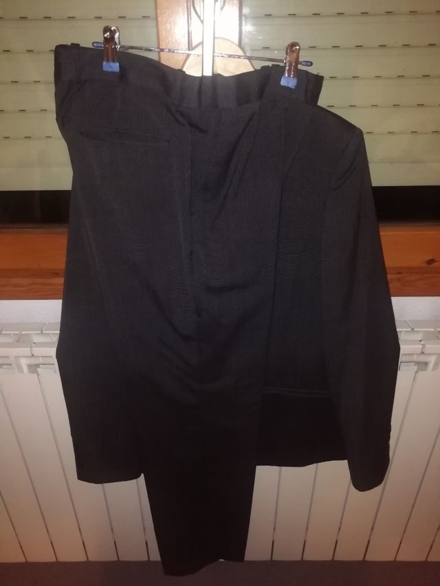 traje de Springfield gris