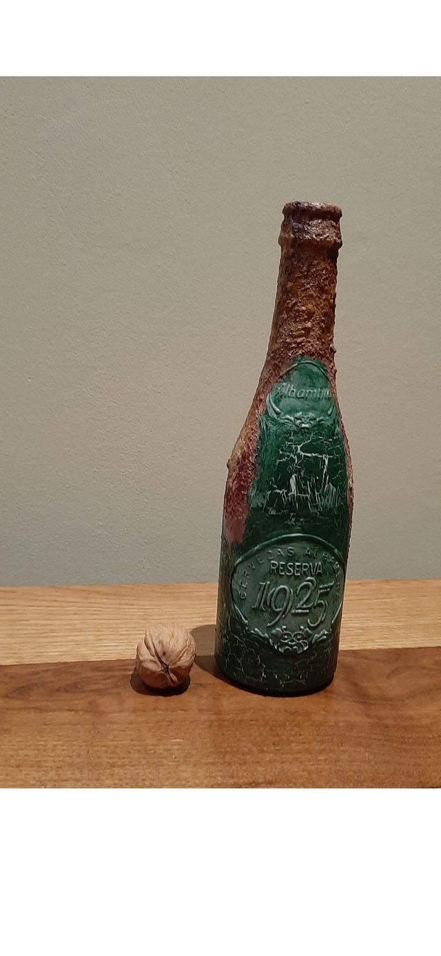 Pieza única. Florero cerveza Titanic.