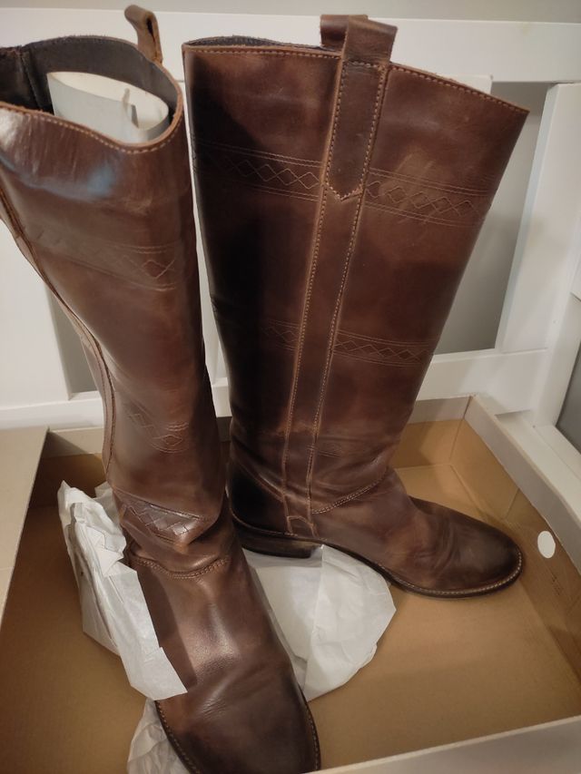 Botas de cuero marrón